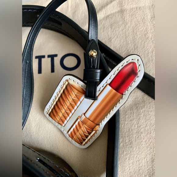 Brand New Louis Vuitton Limited Edition Fall in Love Sac Coeur Heart Bag - Picture 9 of 16